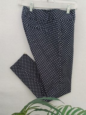 G.H. Bass & Co. Navy with White Micro Dot Leaf Pattern Cropped Pants